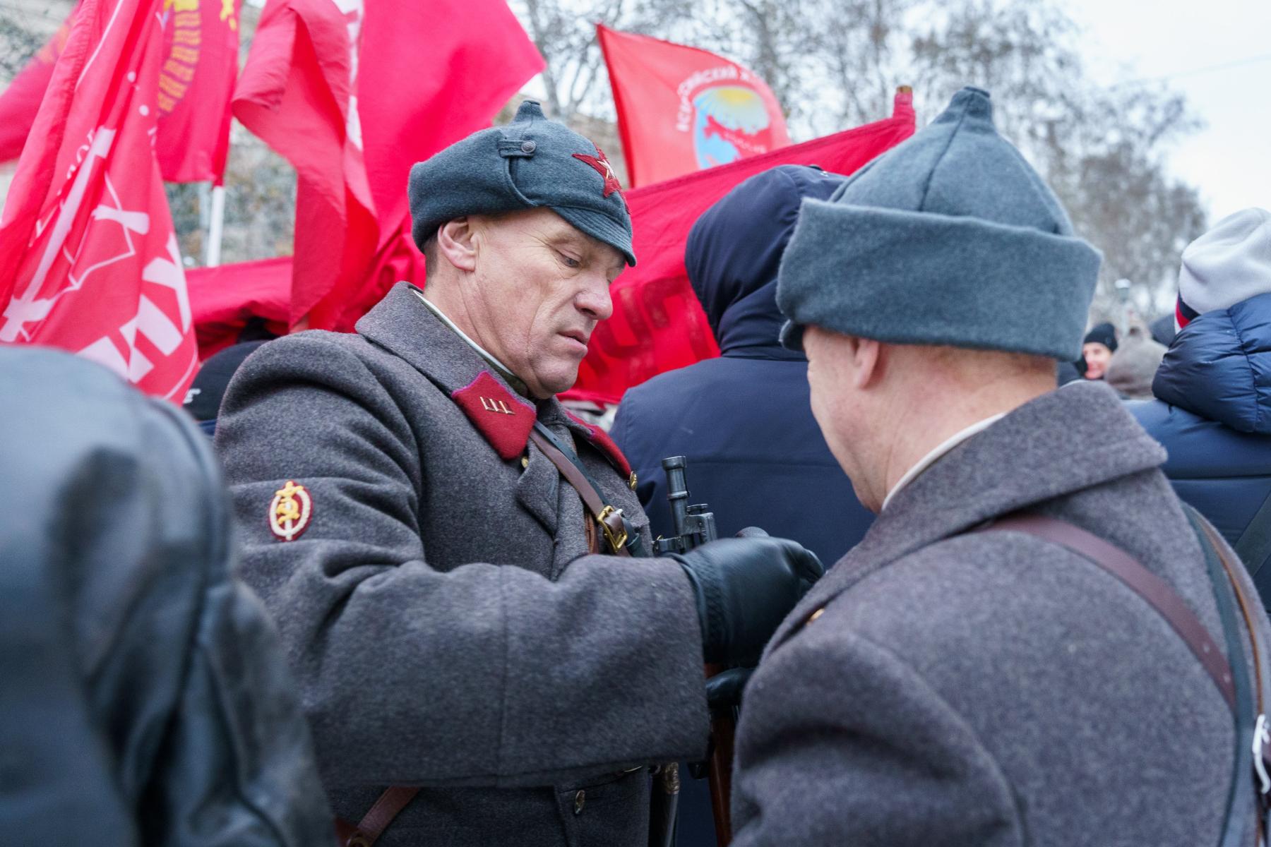 Фото Коммунисты прошли по Новосибирску ко дню Октябрьской революции. ФОТОРЕПОРТАЖ 3