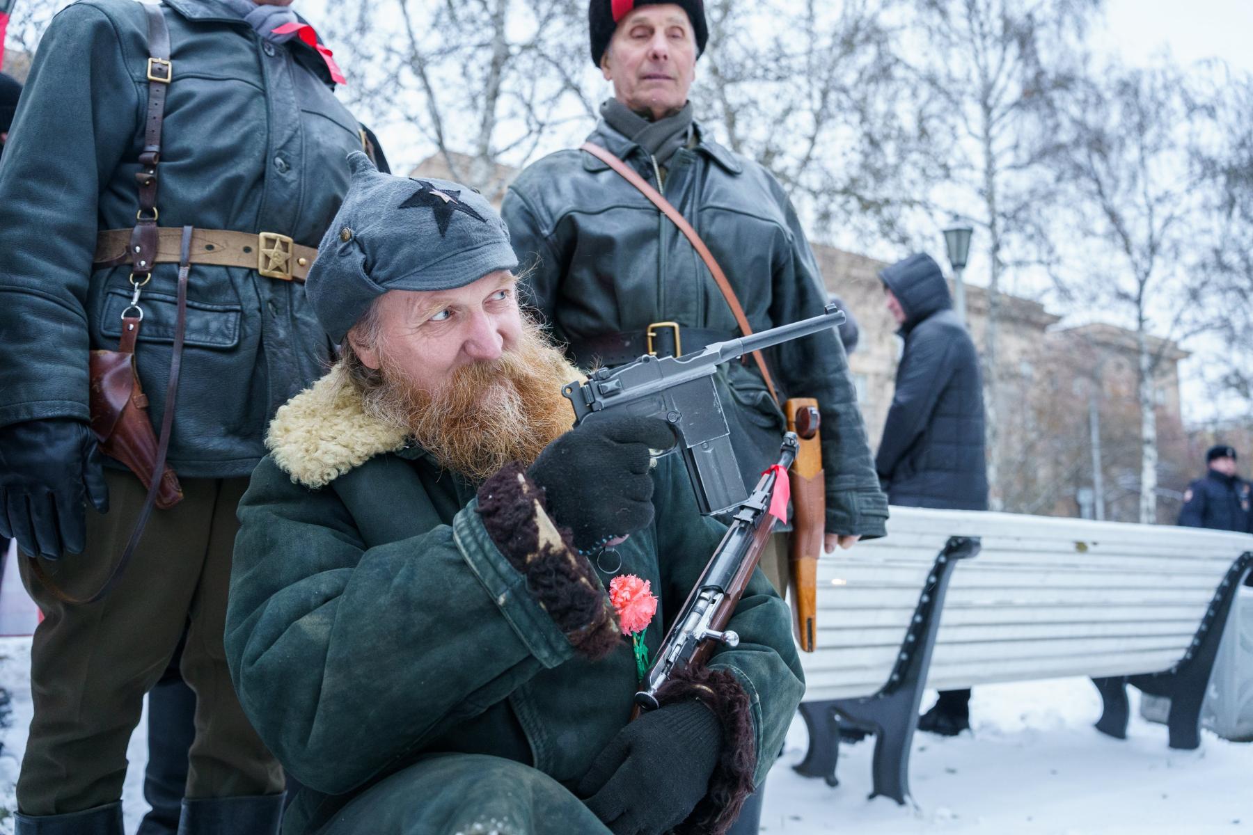 Фото Коммунисты прошли по Новосибирску ко дню Октябрьской революции. ФОТОРЕПОРТАЖ 4