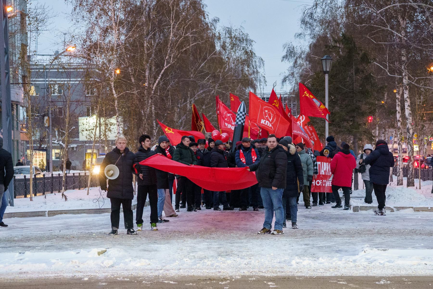 Фото Коммунисты прошли по Новосибирску ко дню Октябрьской революции. ФОТОРЕПОРТАЖ 6