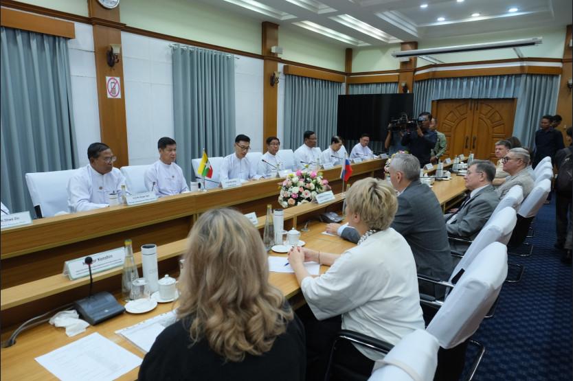 Фото Делегация правительства Новосибирской области прилетела в Мьянму 2 - Сиб.ФМ Фото Делегация правительства Новосибирской области прилетела в Мьянму 2