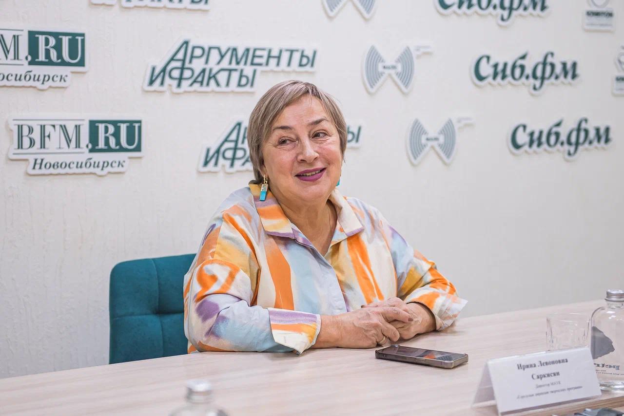 Фото В Новосибирске улицы и площади украсили к празднованию Нового года 2