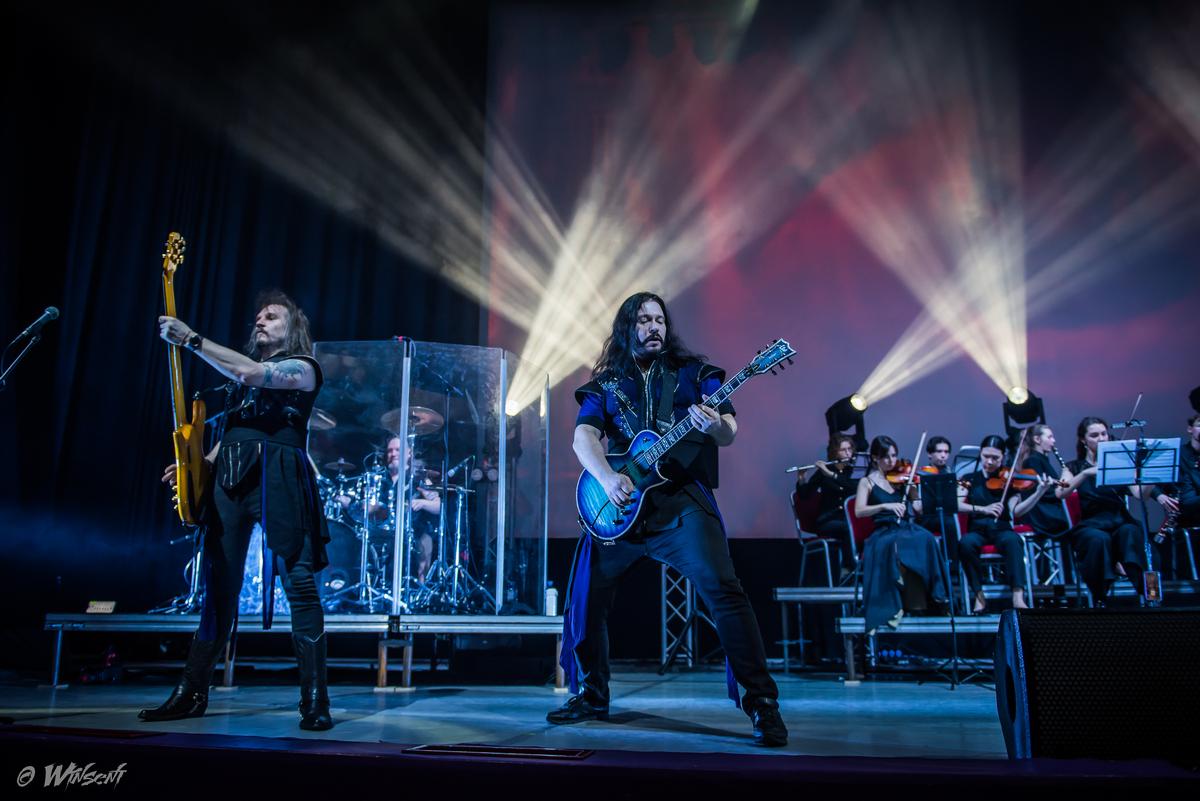 Фото В пламени риффов и симфоний: яркие фото с юбилейного концерта группы «Эпидемия» в Новосибирске 4