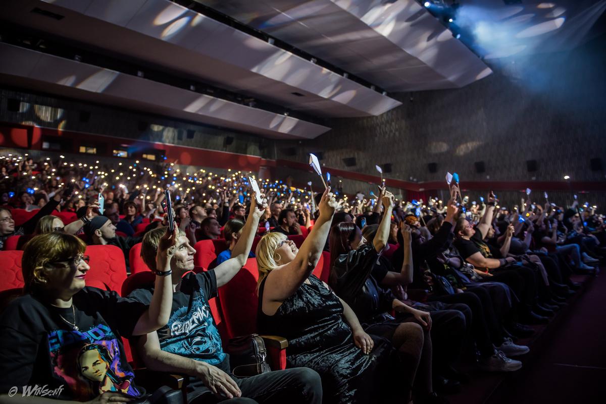 Фото В пламени риффов и симфоний: яркие фото с юбилейного концерта группы «Эпидемия» в Новосибирске 2