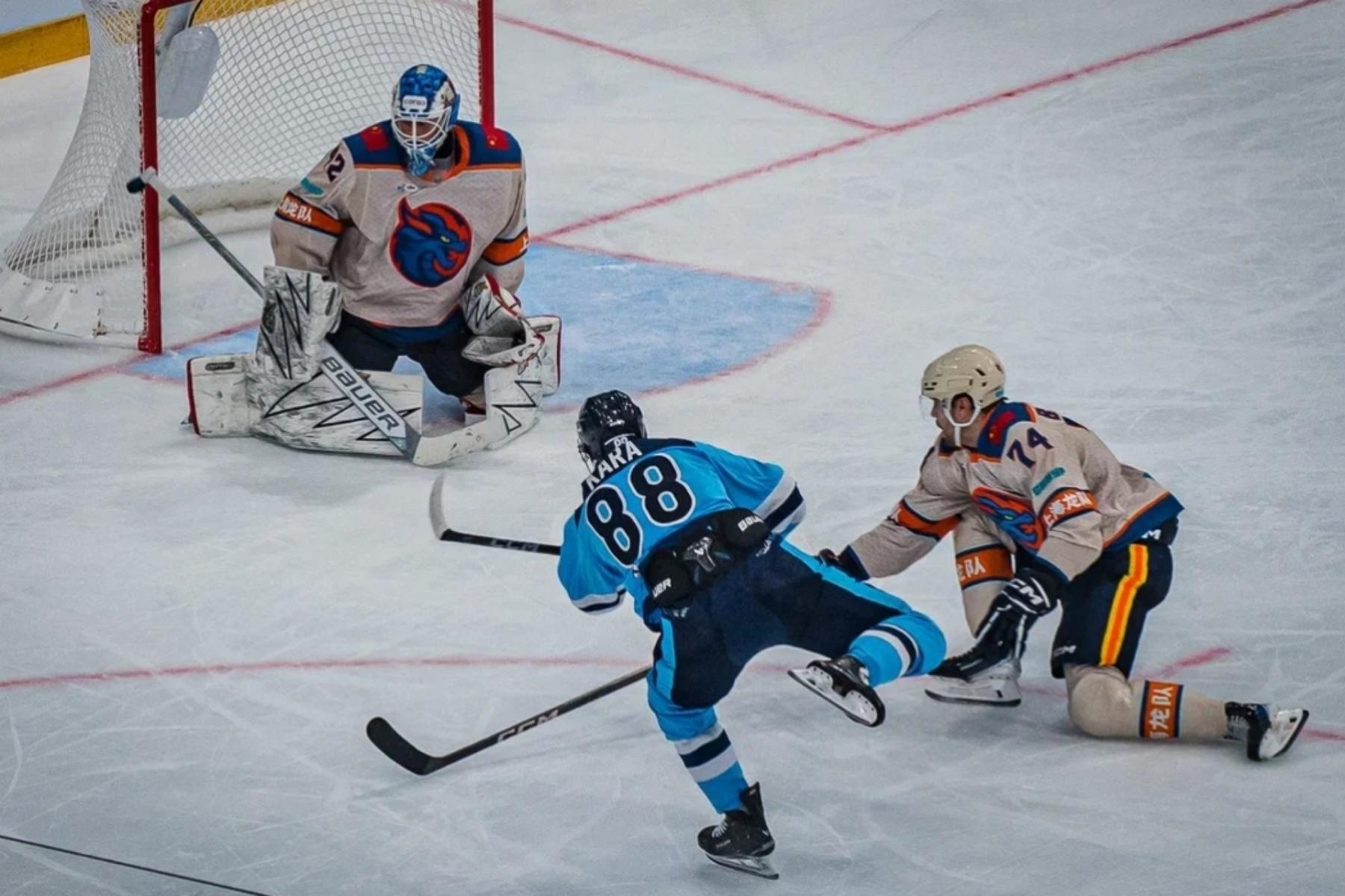 Фото Чертова дюжина: ХК «Сибирь» установил клубный антирекорд в матче с «Шанхайскими Драконами». Фоторепортаж 5