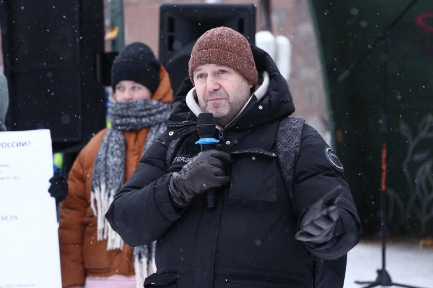 Фото Трëхлапая дворняга пришла на митинг против умерщвления бездомных собак в Новосибирске 9