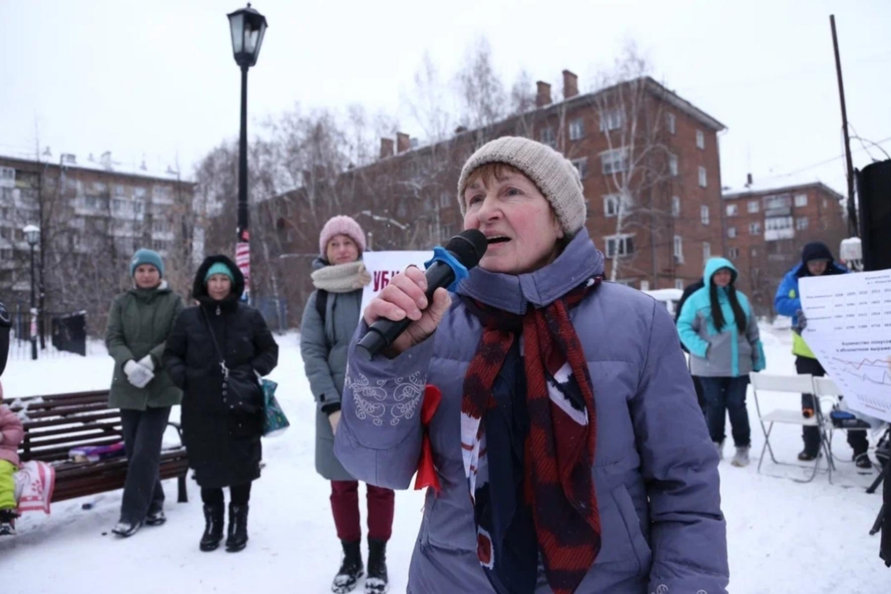 Фото Трëхлапая дворняга пришла на митинг против умерщвления бездомных собак в Новосибирске 7