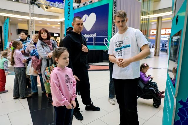 Фото Соединить традиции и инновации: в Новосибирске «Новые люди» провели акцию ко Дню народного единства 2 - Сиб.ФМ Фото Соединить традиции и инновации: в Новосибирске «Новые люди» провели акцию ко Дню народного единства 2