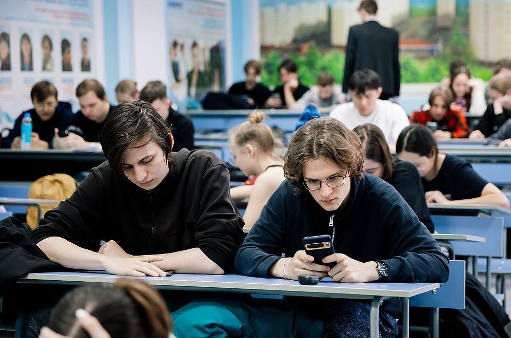 Фото В Новосибирске партия «Новые люди» провела масштабный предпринимательский диктант для молодёжи 3