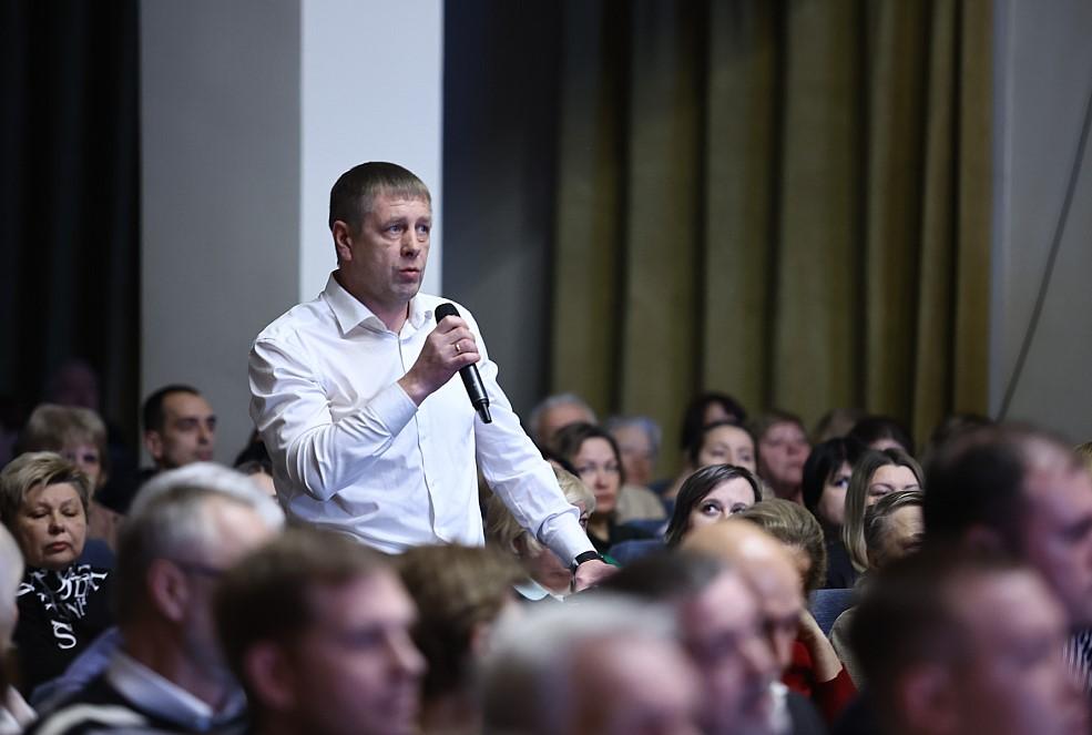 Фото Школы, озеленение, проект «Чистое небо»: мэр Кудрявцев провёл встречу с жителями Центрального округа 3 - Сиб.ФМ Фото Школы, озеленение, проект «Чистое небо»: мэр Кудрявцев провёл встречу с жителями Центрального округа 3