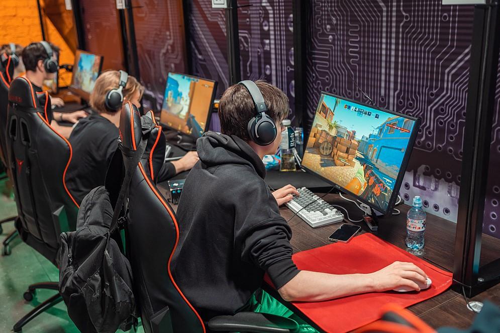 Фото В Новосибирске партия «Новые люди» провела турнир по фиджитал-спорту и анонсировала его включение в уроки физкультуры 3 - Сиб.ФМ Фото В Новосибирске партия «Новые люди» провела турнир по фиджитал-спорту и анонсировала его включение в уроки физкультуры 3