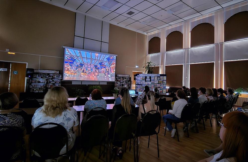 Фото Сибиряки больше суток смотрели «Классику на Дворцовой» на большом экране 4 - Сиб.ФМ Фото Сибиряки больше суток смотрели «Классику на Дворцовой» на большом экране 4