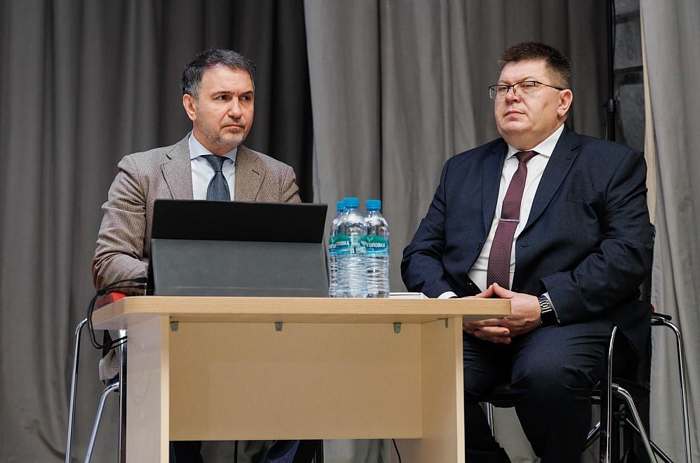 Фото Встреча мэра Новосибирска Максима Кудрявцева с общественностью Ленинского района прошла в СГУГиТ 2