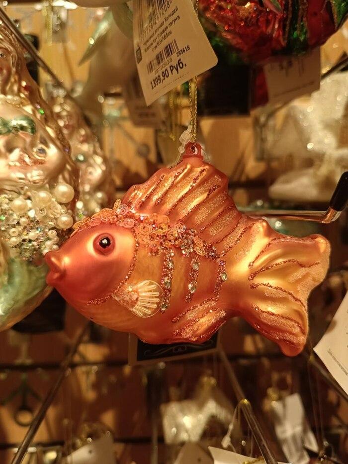 Фото В Новосибирске засияли витрины: город погрузился в атмосферу Нового года 4