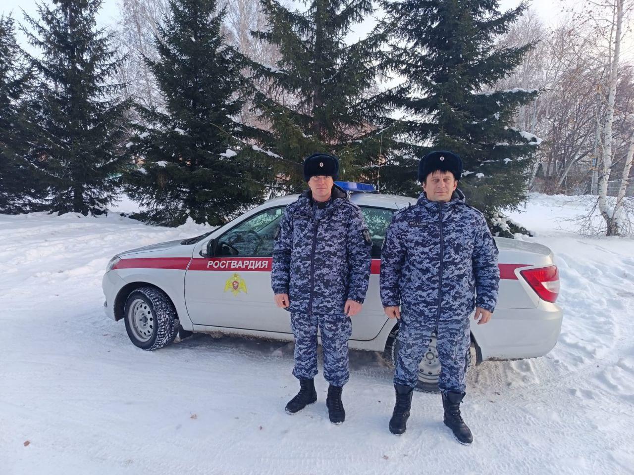 Фото Под Новосибирском Росгвардия эвакуировала жильцов из дома рядом с пожаром 2 - Сиб.ФМ Фото Под Новосибирском Росгвардия эвакуировала жильцов из дома рядом с пожаром 2