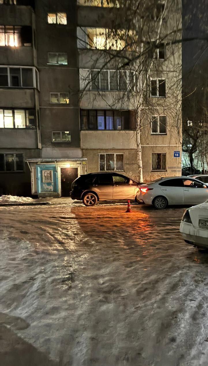 Фото В одном из дворов Новосибирска водитель сбил ребенка 2 - Сиб.ФМ Фото В одном из дворов Новосибирска водитель сбил ребенка 2