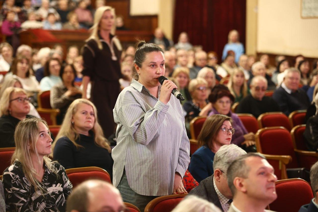 Фото Транспорт, школы, озеленение: мэр Кудрявцев провёл открытую встречу с жителями Калининского района 2 - Сиб.ФМ Фото Транспорт, школы, озеленение: мэр Кудрявцев провёл открытую встречу с жителями Калининского района 2