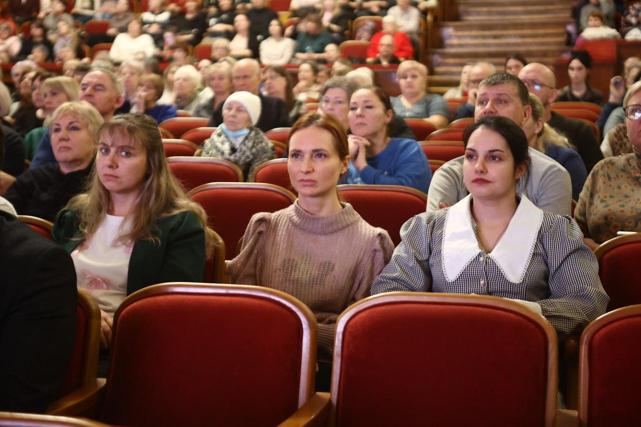 Фото Транспорт, школы, озеленение: мэр Кудрявцев провёл открытую встречу с жителями Калининского района 3 - Сиб.ФМ Фото Транспорт, школы, озеленение: мэр Кудрявцев провёл открытую встречу с жителями Калининского района 3