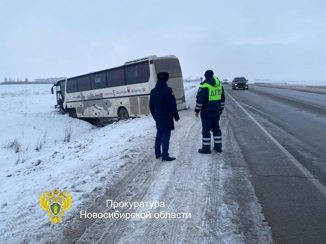 Фото В Новосибирске опубликованы фото с места ДТП, в котором пострадали шестеро взрослых и младенец 3 - Сиб.ФМ Фото В Новосибирске опубликованы фото с места ДТП, в котором пострадали шестеро взрослых и младенец 3