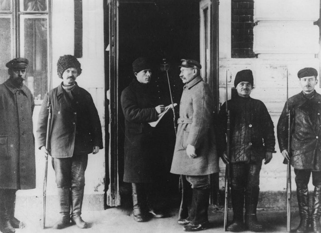 Фото В Новосибирске опубликованы архивные кадры Октябрьской революции 1917 года 10 - Сиб.ФМ Фото В Новосибирске опубликованы архивные кадры Октябрьской революции 1917 года 10