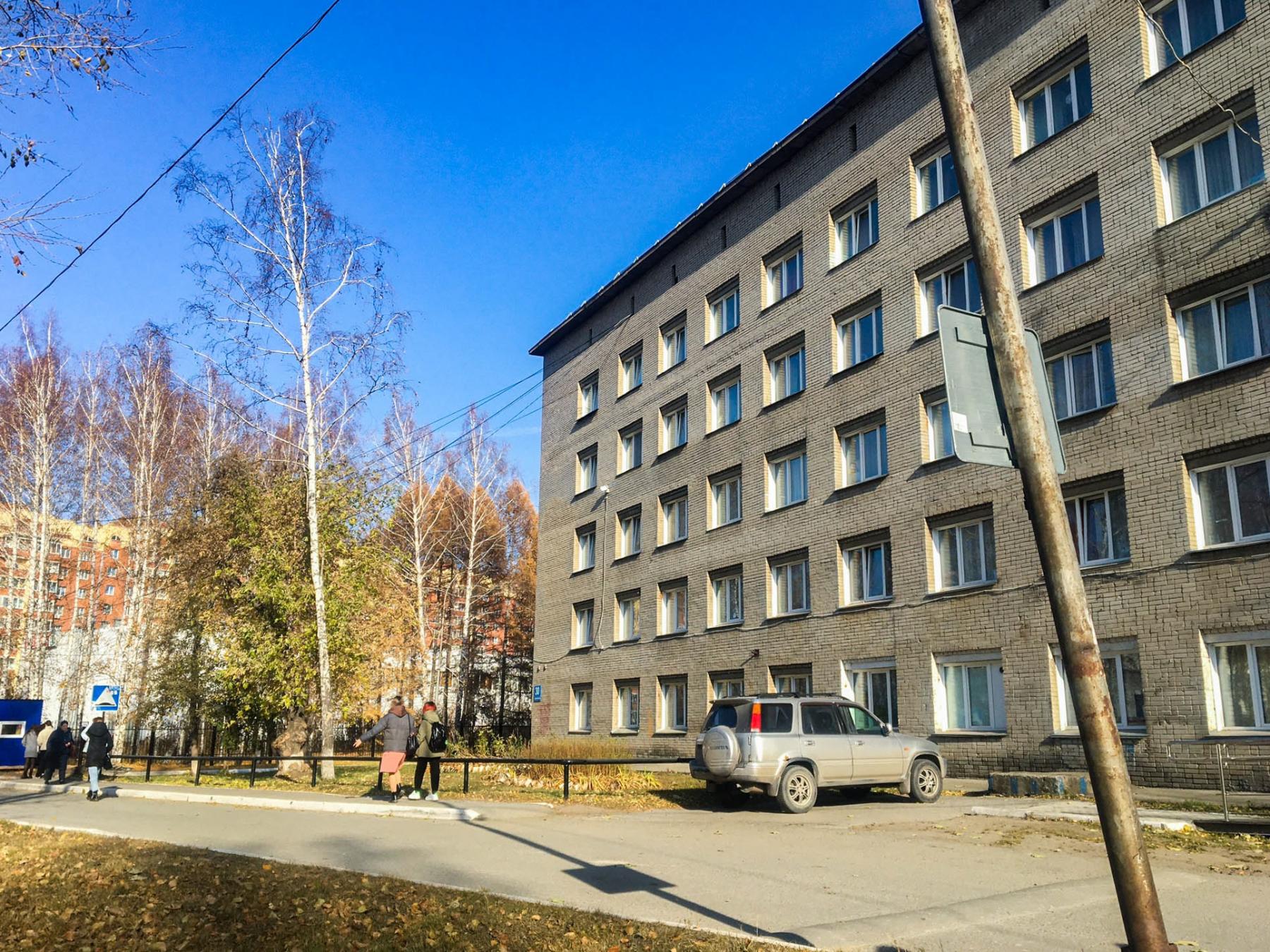 Фото «Напьются и бегут сюда в поисках девушек»: что происходит возле общежития НГПУ в Новосибирске после скандальной драки 8
