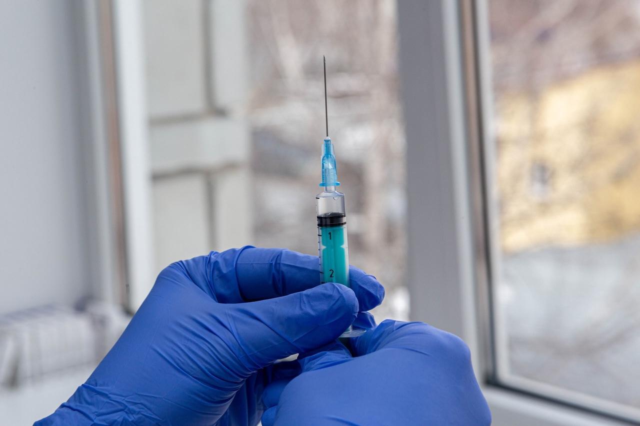 Фото Противопоказания к вакцине «Спутник Лайт»: отзывы врачей и пациентов в октябре 2021 года 2