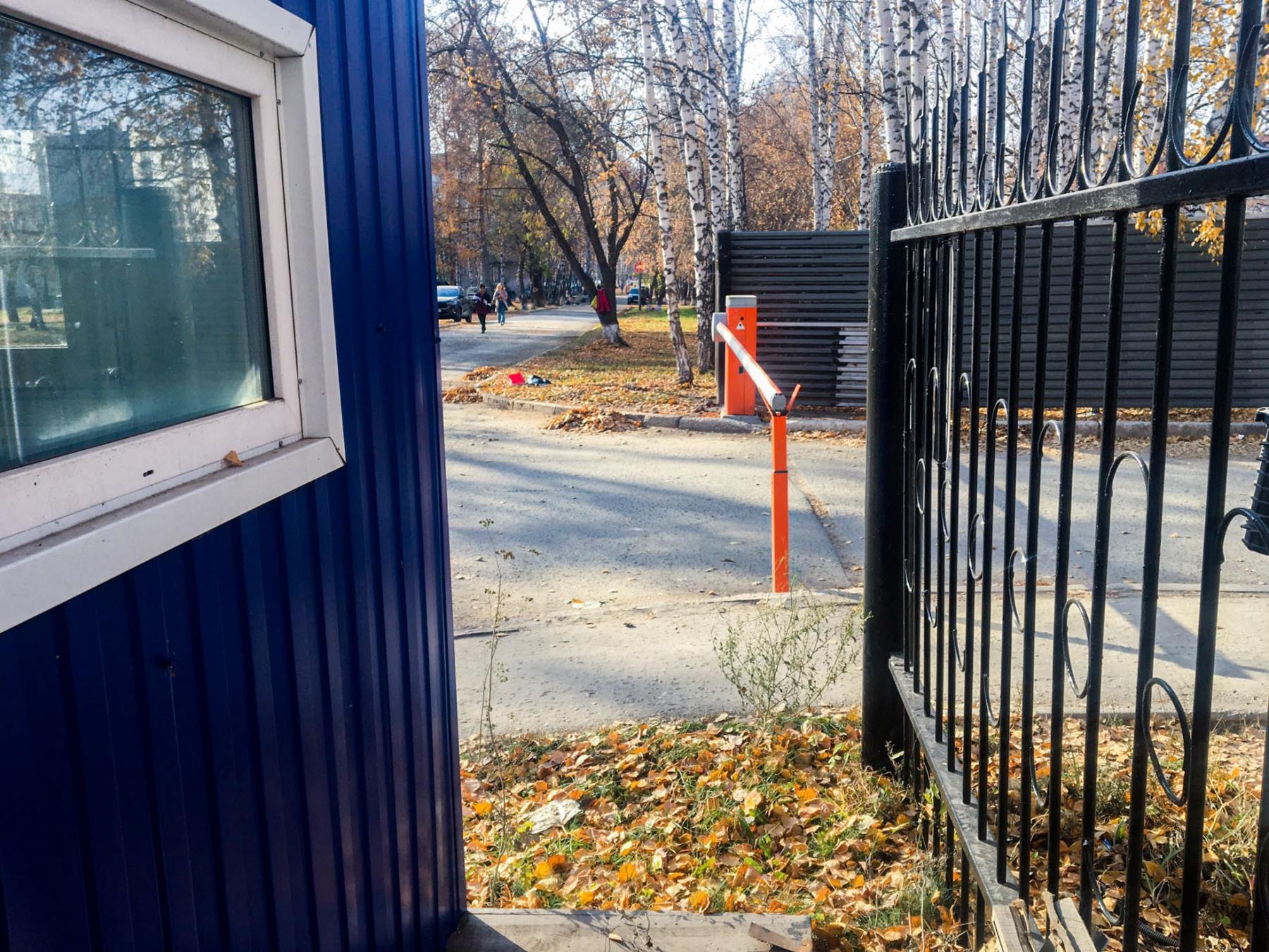 Фото «Напьются и бегут сюда в поисках девушек»: что происходит возле общежития НГПУ в Новосибирске после скандальной драки 7