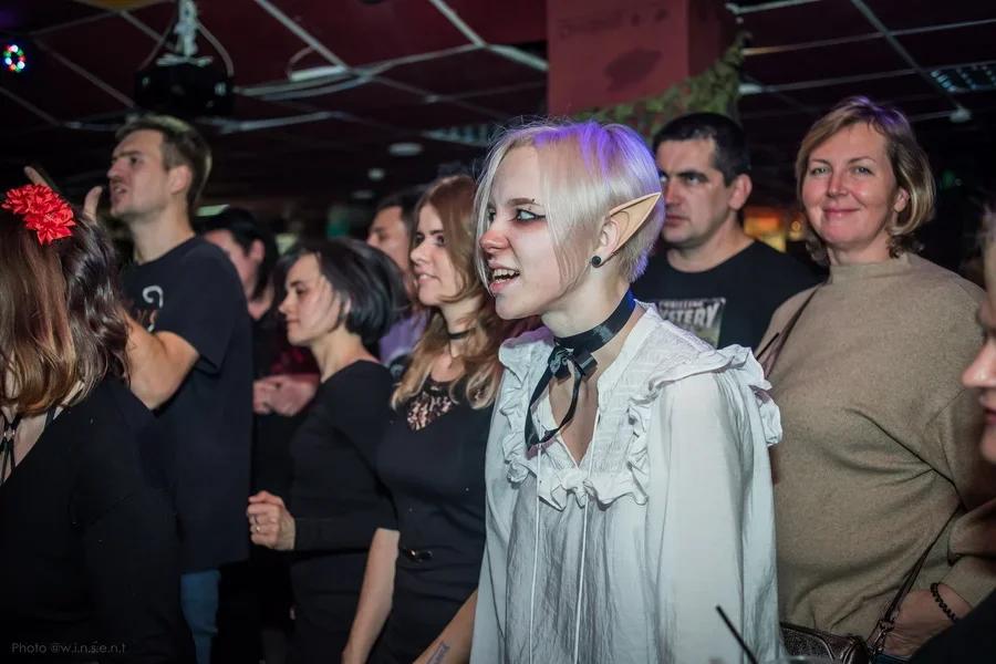 Фото Кровь, рога и мертвецы: как в Новосибирске отметили Хеллоуин-2021 – кадры с сумасшедшей вечеринки 9