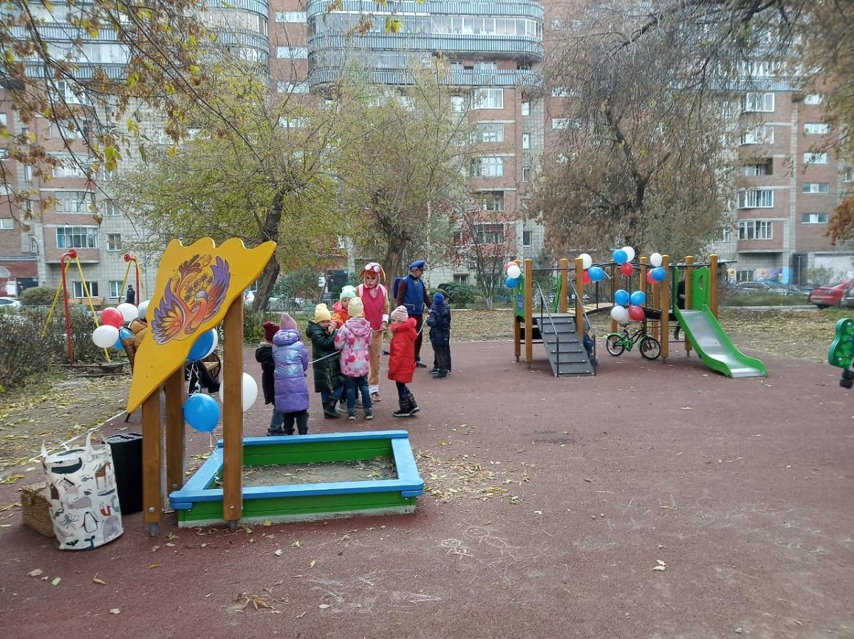 Фото Новая детская площадка появилась в Октябрьском районе 3
