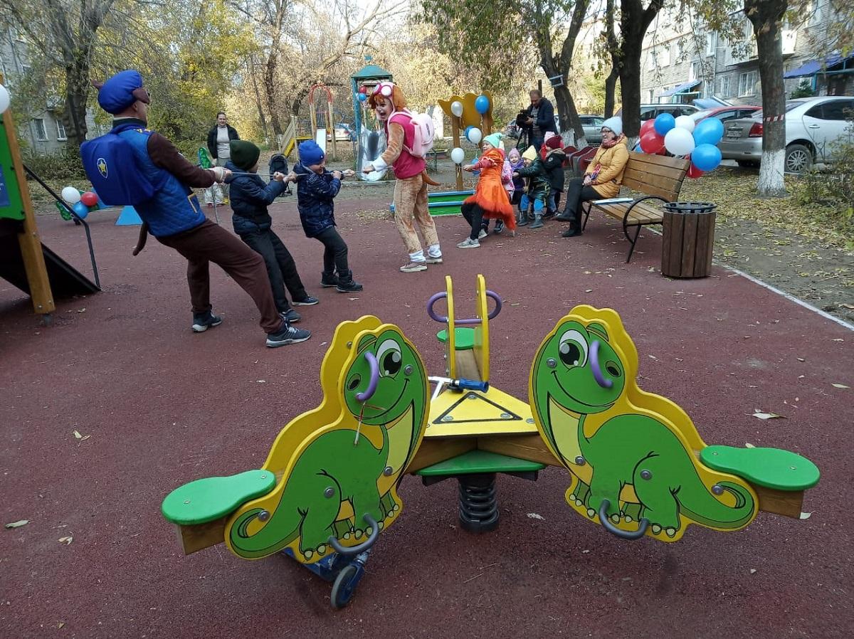 Фото Новая детская площадка появилась в Октябрьском районе 2