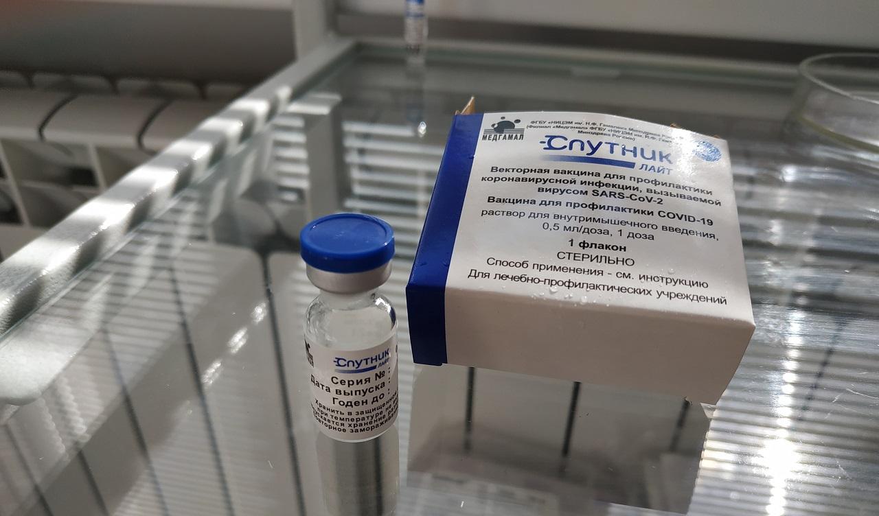 Фото Уровень антител, при которых вакцина от COVID-19 противопоказана: врачи объяснили, через сколько после «Спутника V» можно делать «Спутник Лайт» 4