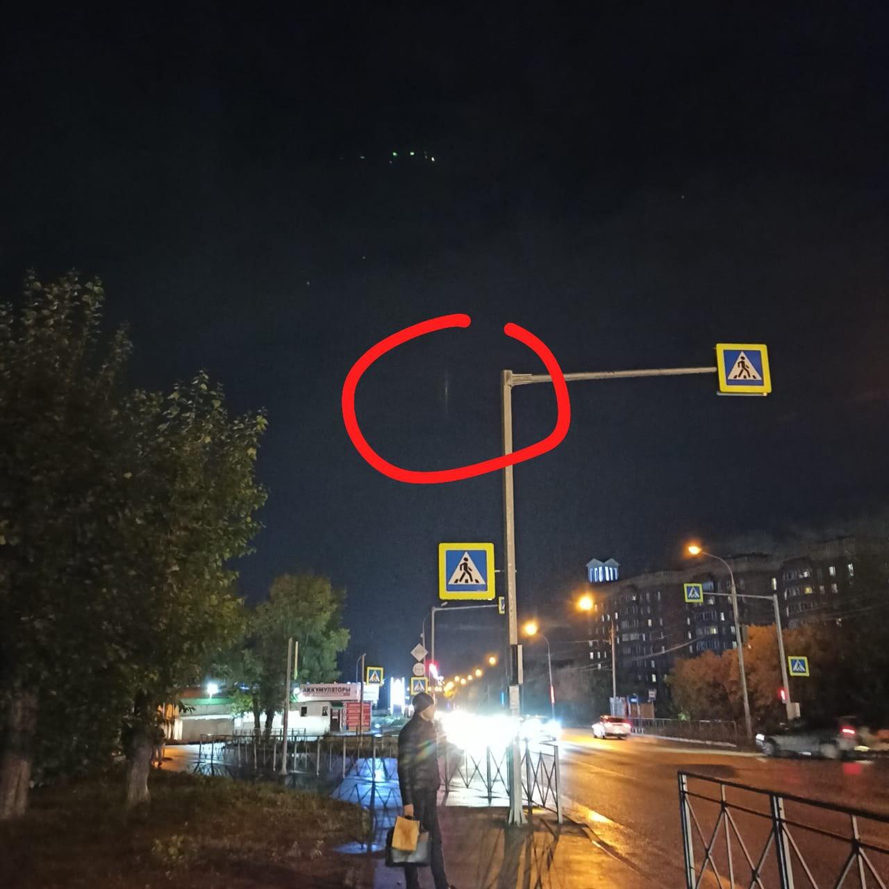 Фото «Знамение грядущего апокалипсиса»: в Новосибирске жители Первомайского района заметили в небе странное свечение 2
