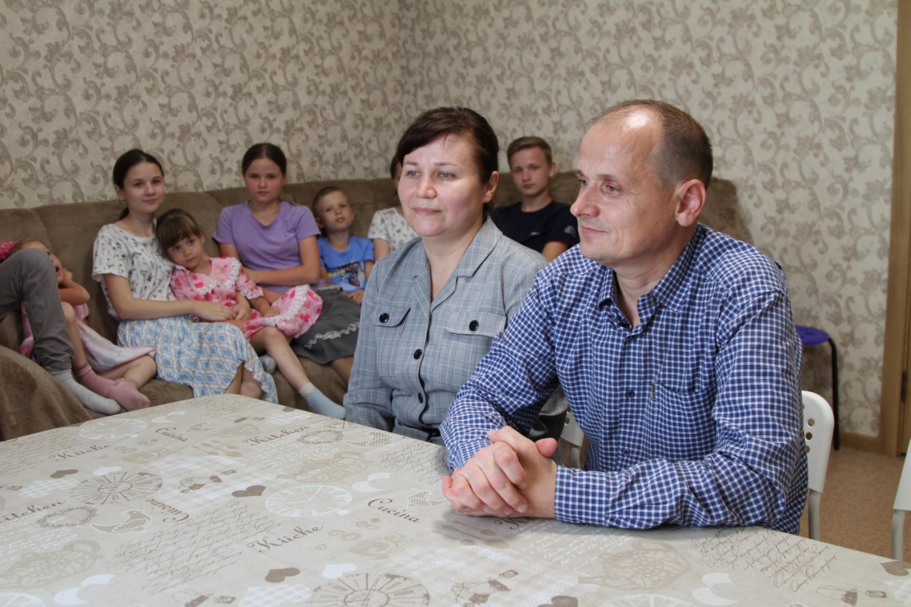 Фото «Тыл у меня надёжный»: как в Новосибирске живёт семья пожарного с 14 детьми 3