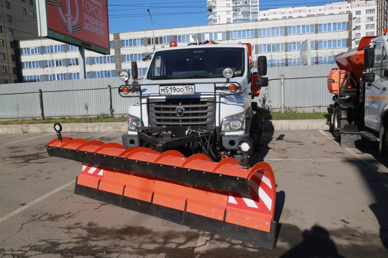Фото В Новосибирске мэрия закупила больше 20 машин для уборки города 3