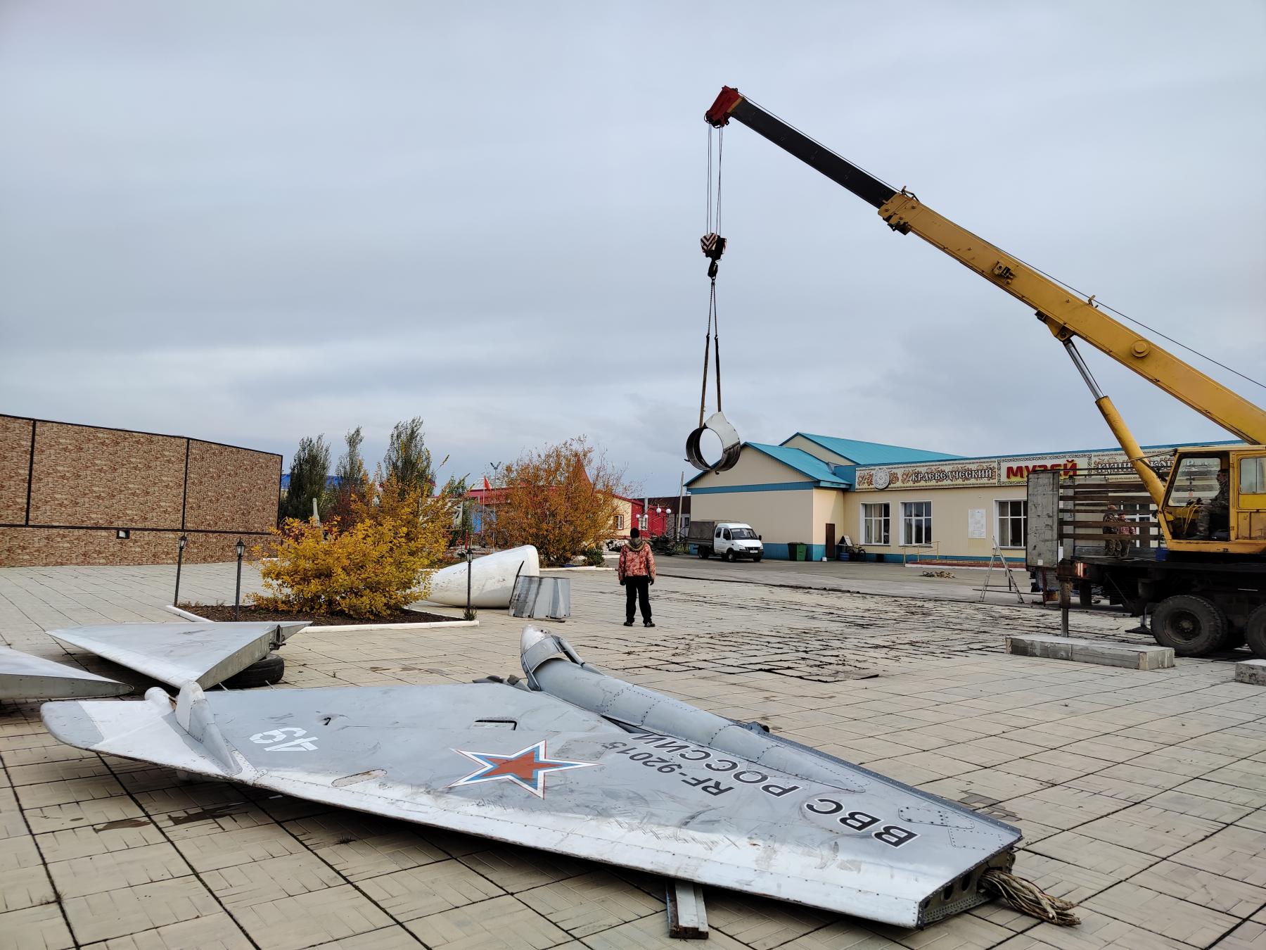 Фото Самолет Су-24 из Сирии установили в Купино Новосибирской области 2