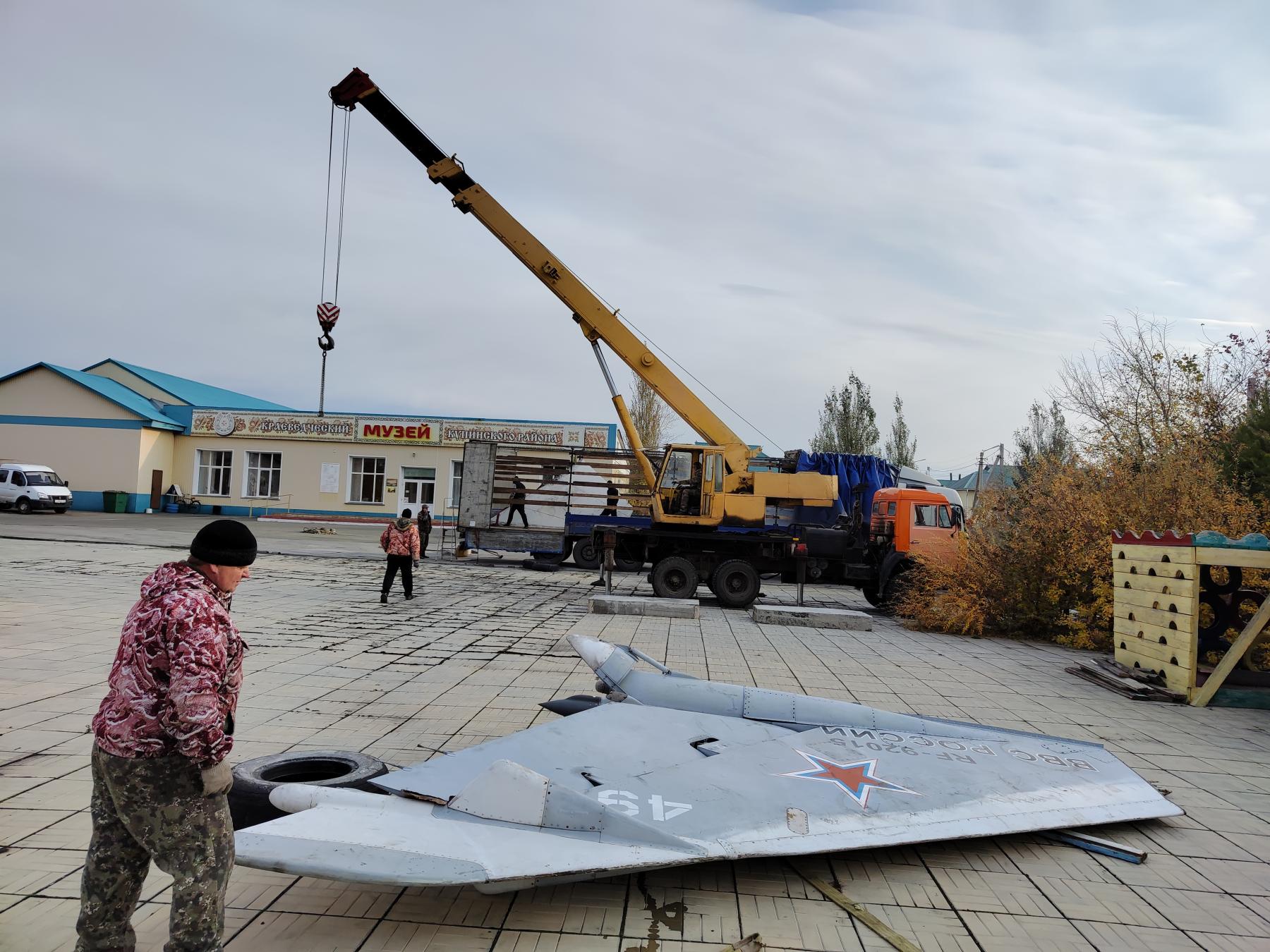 Фото Самолет Су-24 из Сирии установили в Купино Новосибирской области 5