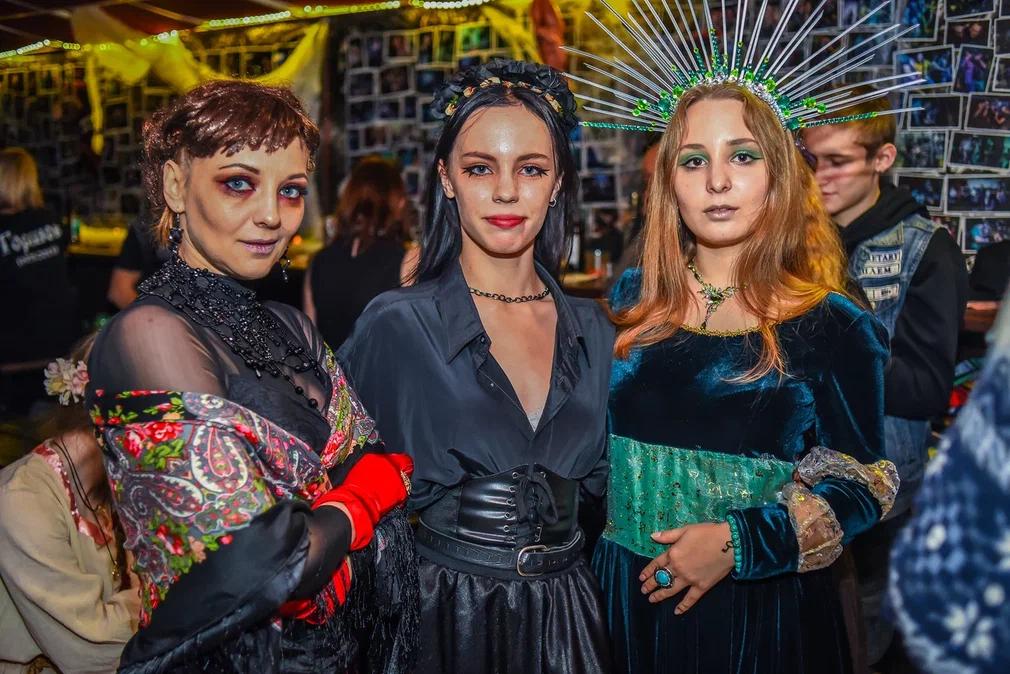 Фото Отдельный котёл в аду: в Новосибирске прошёл конкурс костюмов к Хэллоуину 6