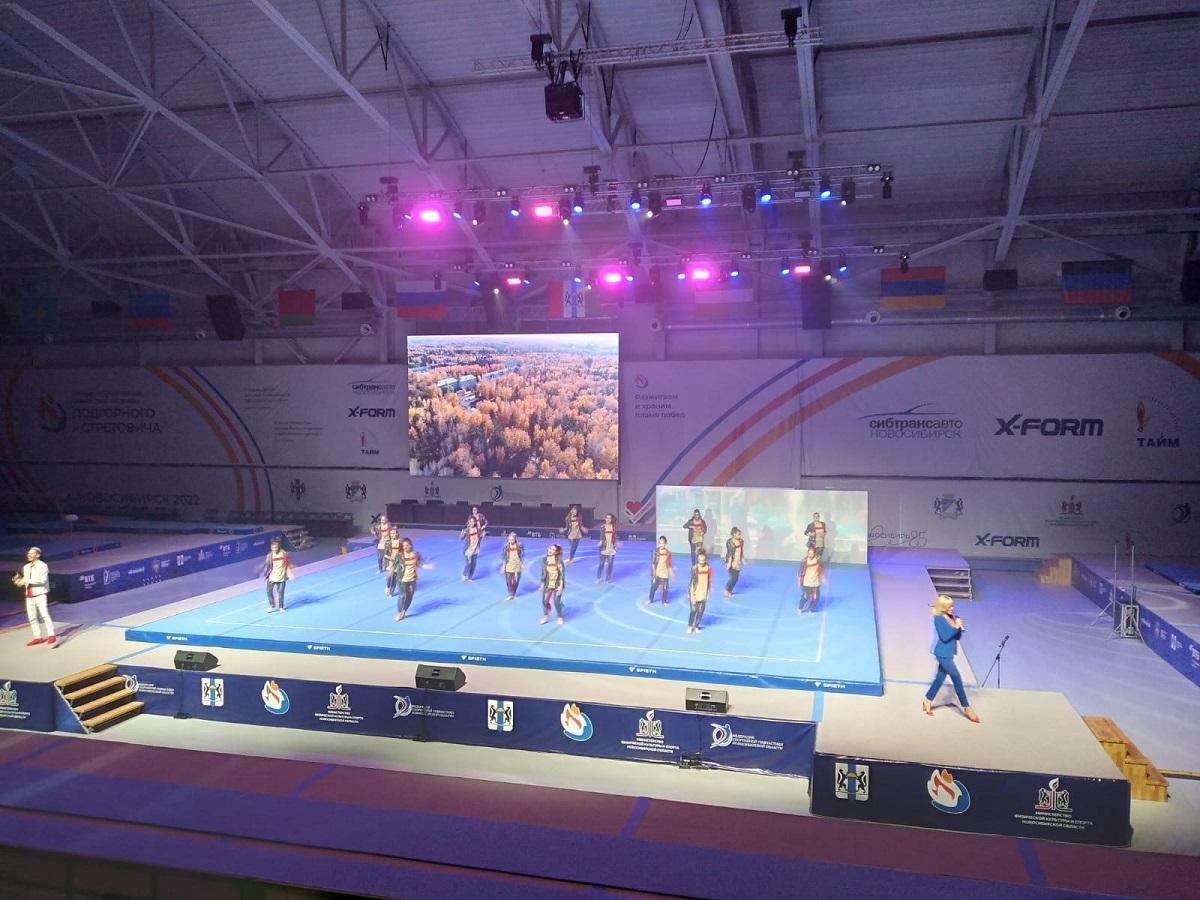 Фото Спортсмены из разных регионов и стран приехали в Новосибирск на турнир по гимнастике