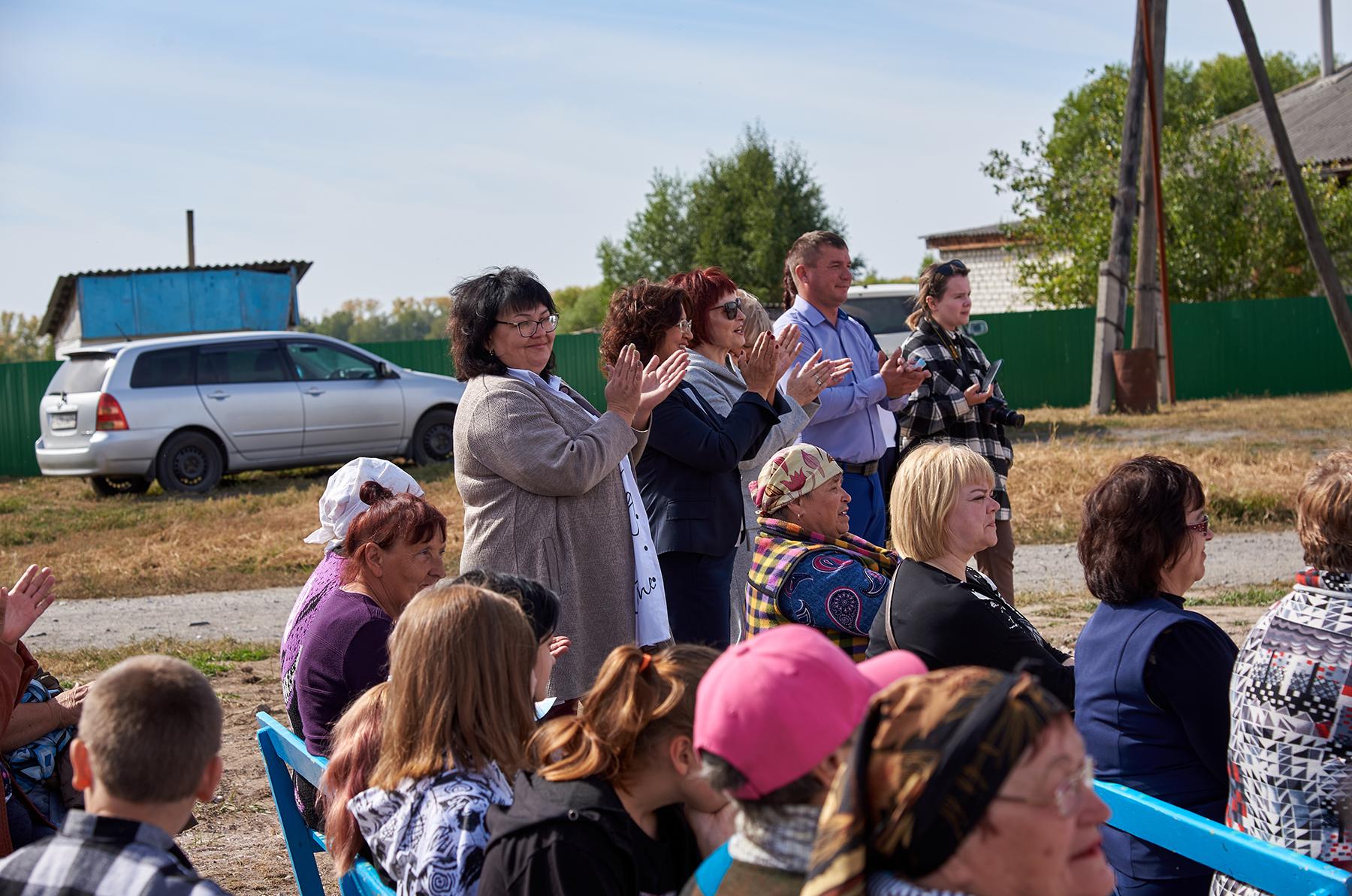 Село краснозерское. Швадленко Краснозерский район. Краснозерский район. Краснозёрский район информация. Краснозёрское.