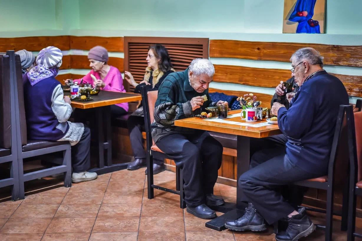 Фото «Горяченького хлебнул — и хорошо»: три пенсионера из Новосибирска рассказали, зачем им бесплатные обеды в «Добродомике» 2