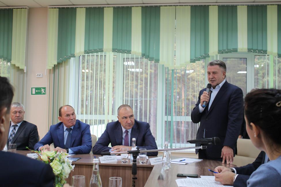 Фото Депутаты Заксобрания Новосибирской области предложили построить манеж для конноспортивной школы 2