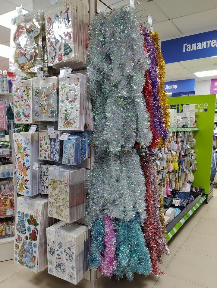 Фото В Новосибирске елочные украшения начали продавать за 2,5 месяца до Нового года 2