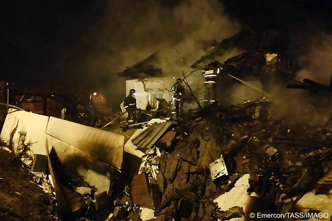 Фото Упавший в Иркутске самолет СУ оставил без электричества 150 домов 2