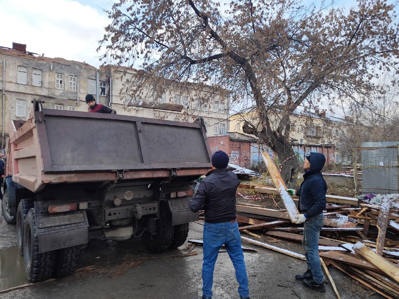 Фото По 100 тысяч рублей получат пострадавшие во время обрушения крыши в Новосибирске 3