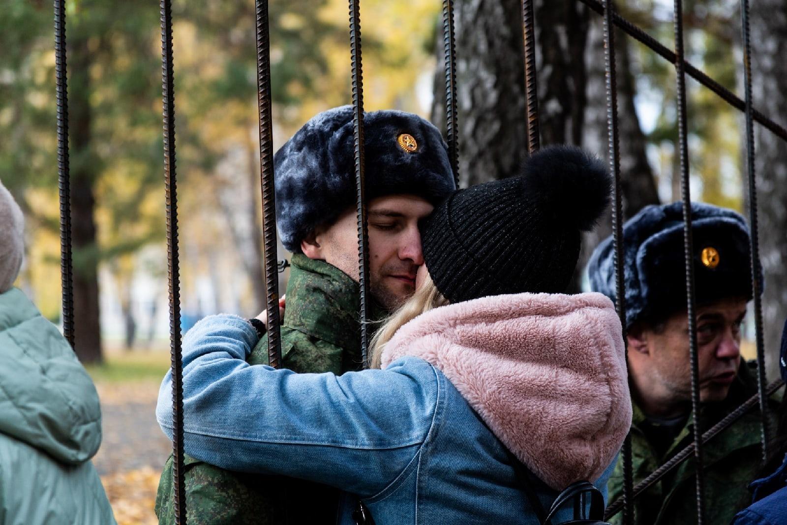 Вновь мобилизованные. Беженцы мобилизация. Трогательное прощание мобилизация. Мобилизованные в России. Мобилизованные Сибфм.