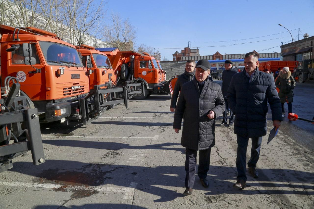 Фото В Новосибирске мэрия закупила больше 20 машин для уборки города 2
