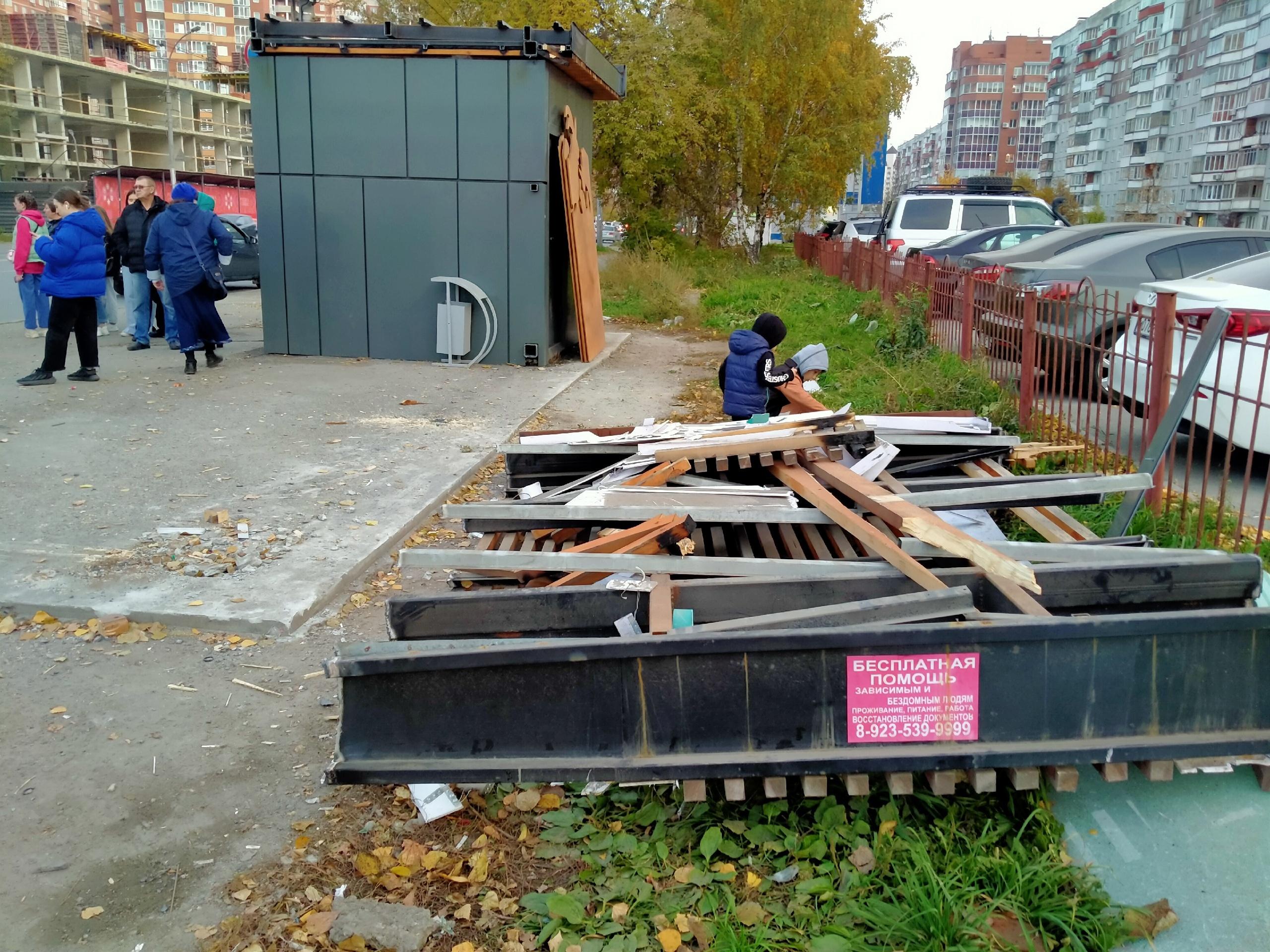 В Новосибирске демонтировали остановку с силуэтами животных возле зоопарка  - sib.fm