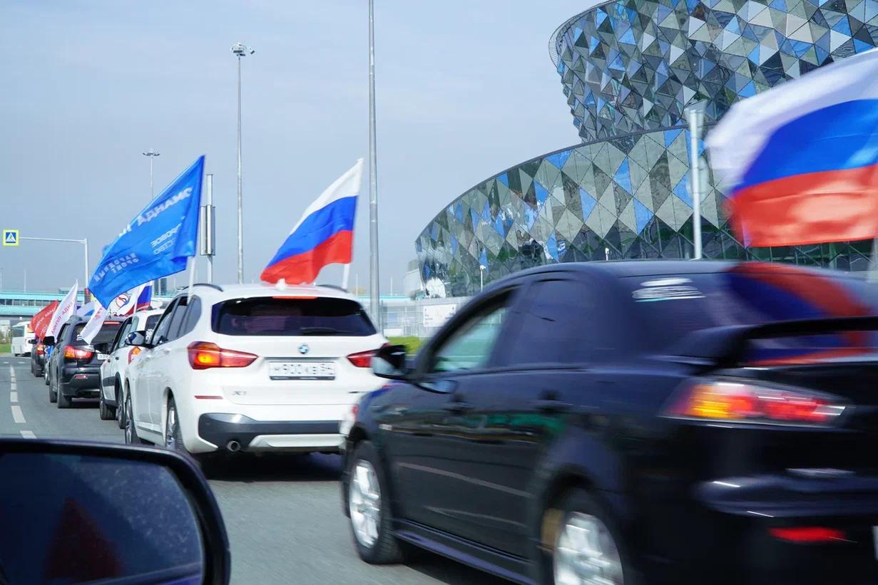 Фото В Новосибирске провели автопробег в честь дня рождения Владимира Путина 9