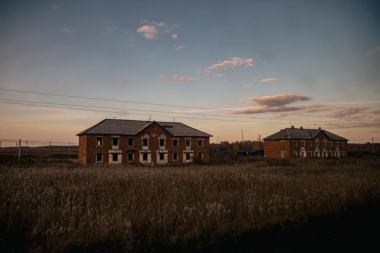 Фото Дом, в котором убил Кужилов. Как живёт новосибирский посёлок после освобождения насильника 8-летней девочки — репортаж 4