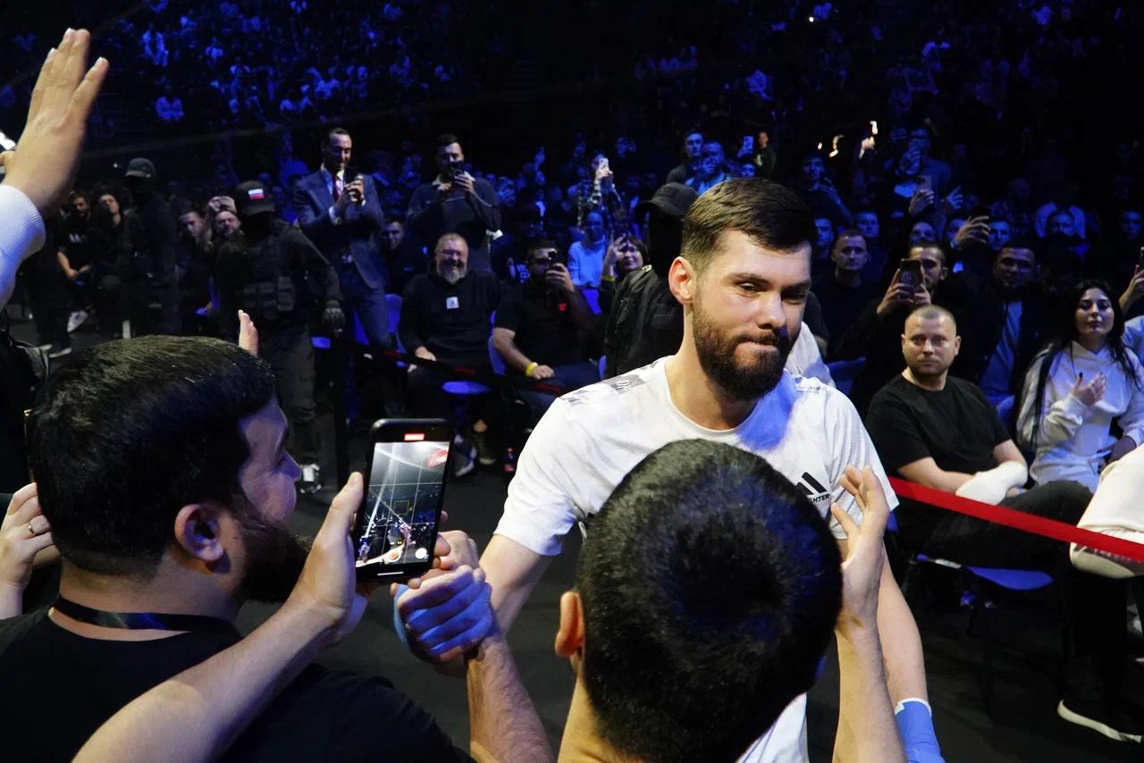 Фото Песни Пелагеи и победа Киборга. В «Сибирь-Арена» завершились бои Hardcore Fighting Championship. ФОТОРЕПОРТАЖ 7