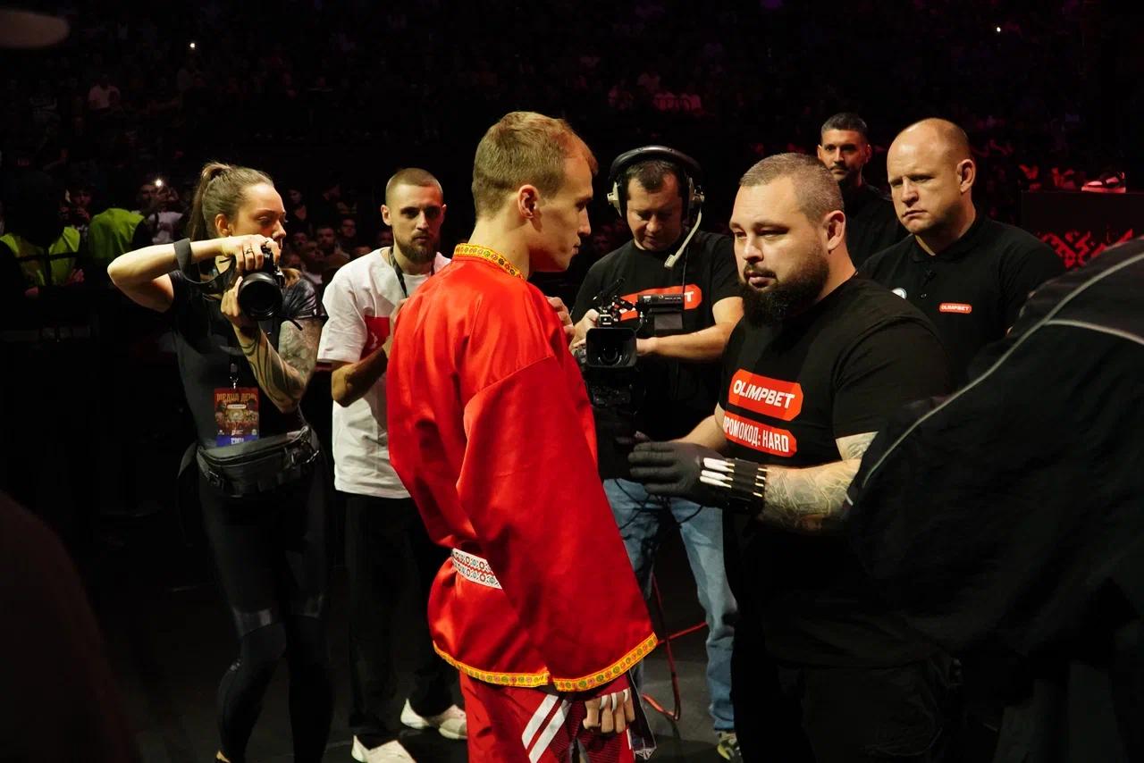 Фото Песни Пелагеи и победа Киборга. В «Сибирь-Арена» завершились бои Hardcore Fighting Championship. ФОТОРЕПОРТАЖ 11